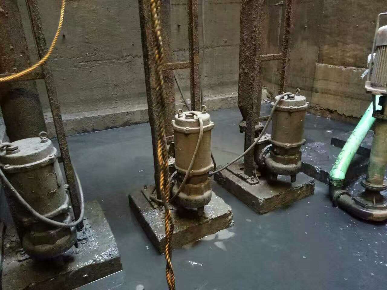 武乡污水池清理